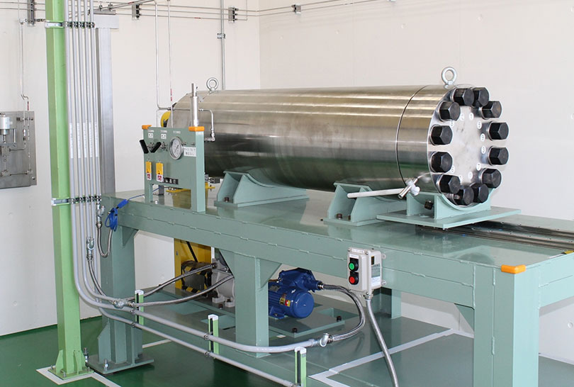 Rotating bending fatigue test apparatus corresponding to high-pressure hydrogen environment (World’s First)