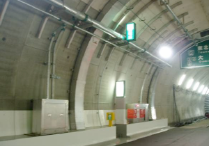 Shuto Expressway Shinjuku Route Tunnel fire extinguisher mounting fittings