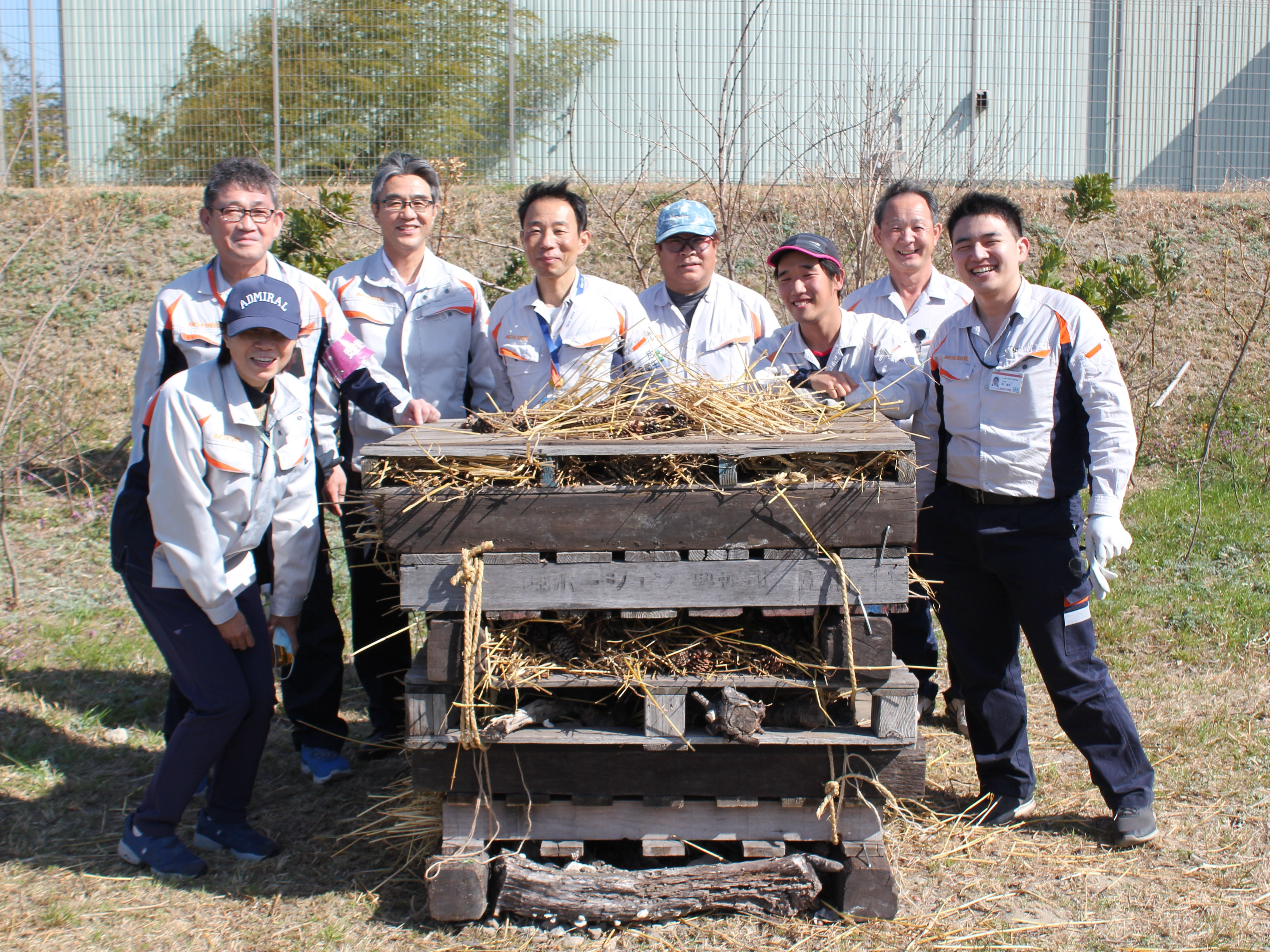 We established an insect hotel in Nakashinden green space as an initiative to conserve biodiversity.