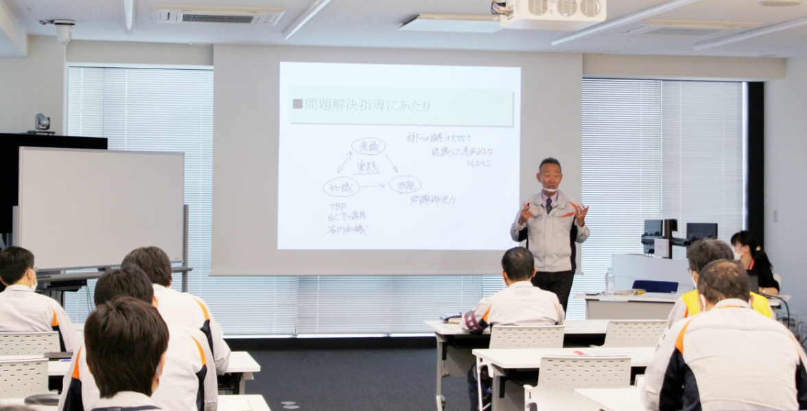 President Fujioka teaching problem-solving directly to managers